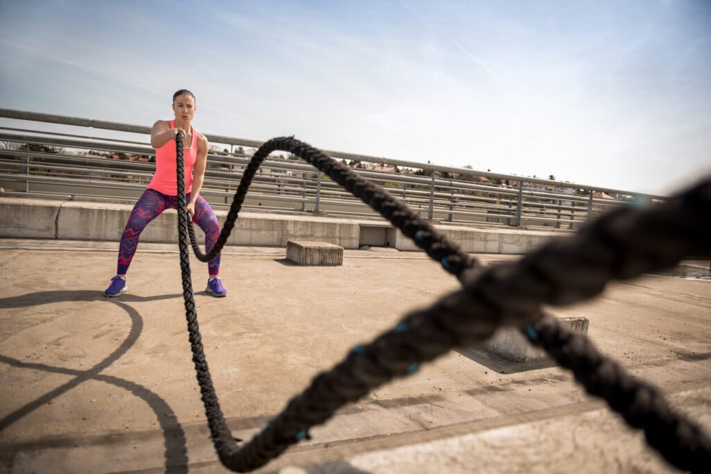 Rope exercise in the open. jenniferanistonbody.com